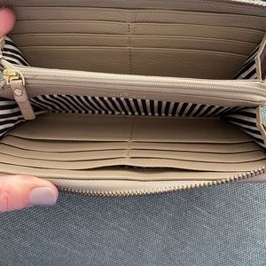 Kate Spade Zip wallet